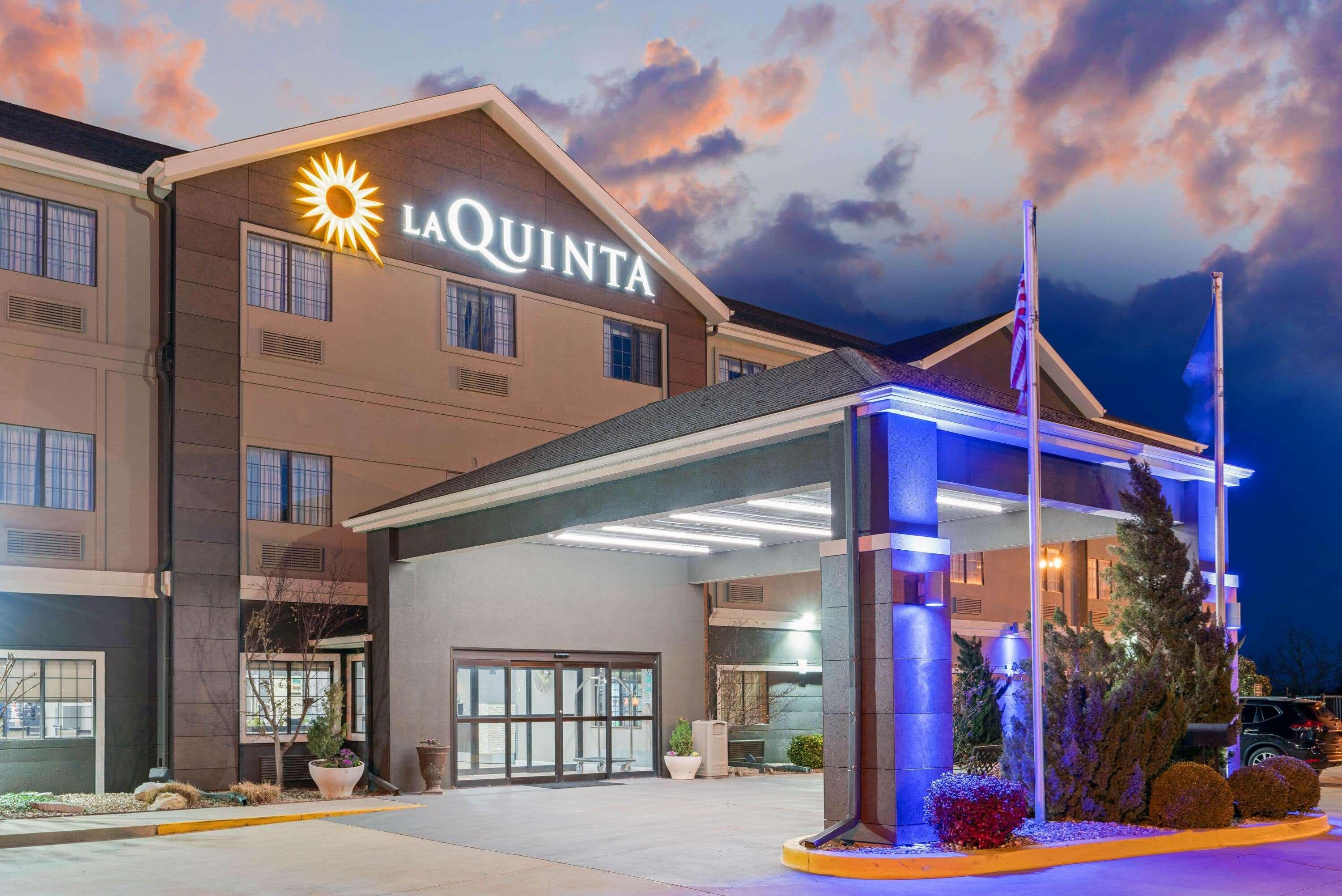 Отель La Quinta By Wyndham Ада Экстерьер фото