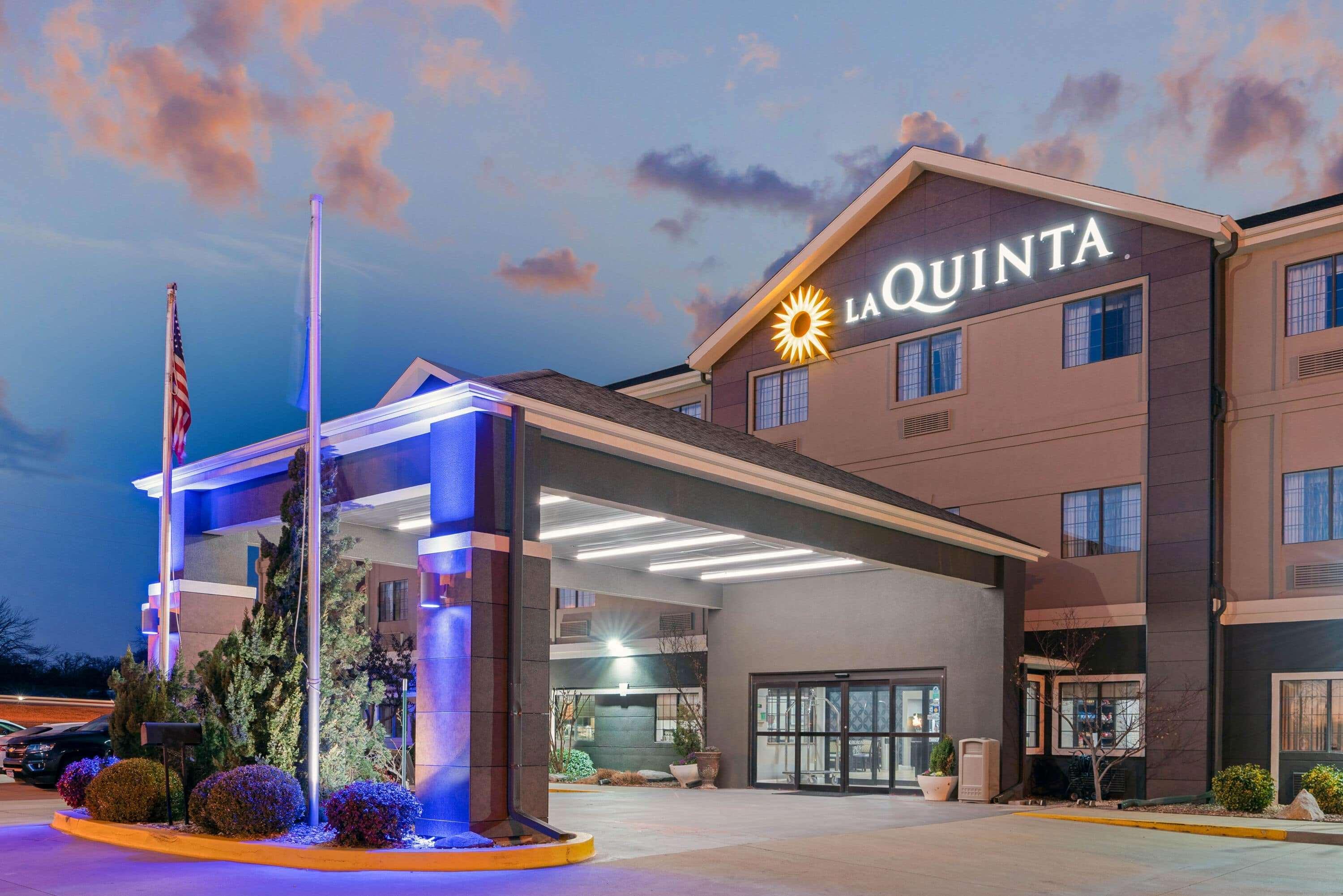 Отель La Quinta By Wyndham Ада Экстерьер фото